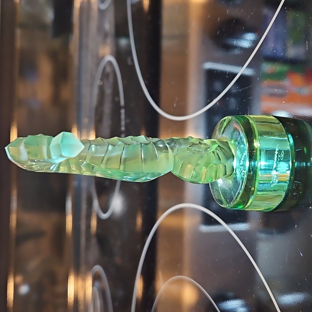 LALIQUE GREEN CRYSTAL SEAHORSE - Picture 2 of 7